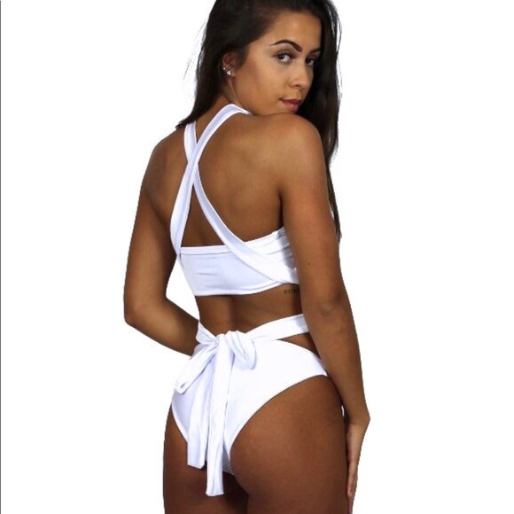 🔴Bikini/Two Piece White Set Bathing Swim Suit - Picture 3 of 3